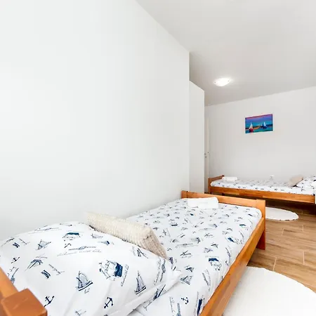 Arena Parkside Apartment *